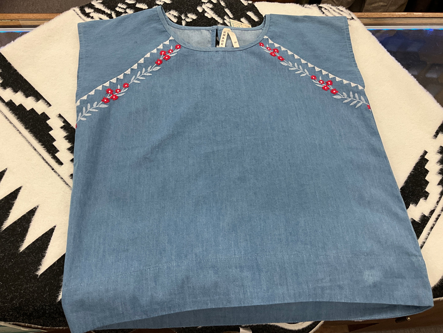 ROPER WOMEN'S DENIM PEASANT BLOUSE WITH RAGLAN FLUTTER SLEEVES - 03-051-0565-5032