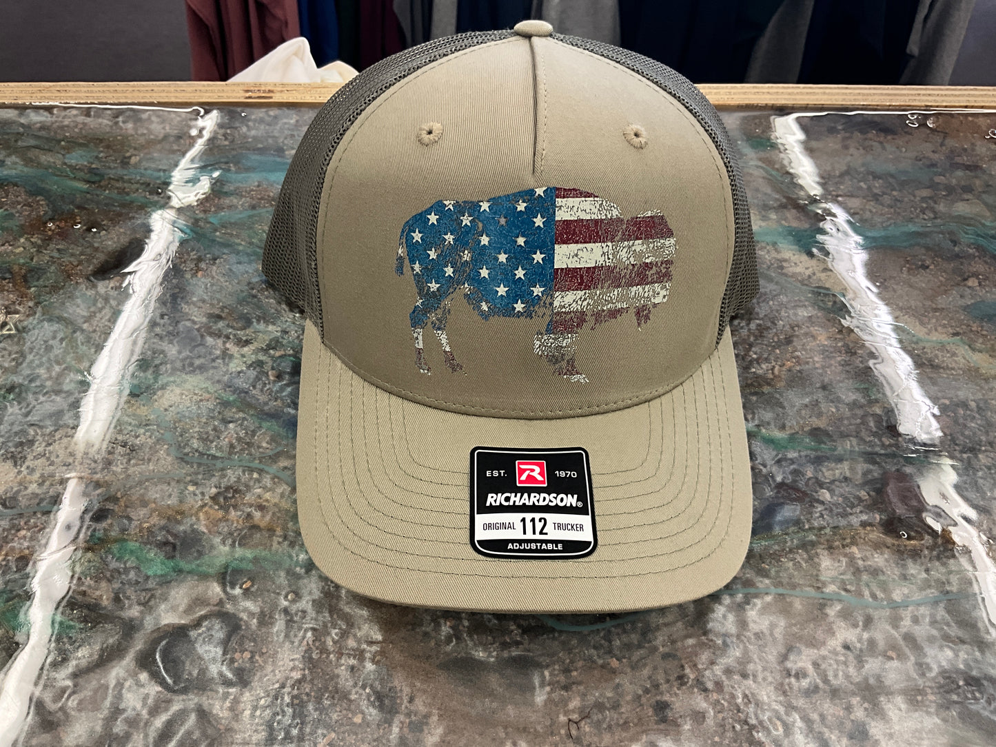 SWIFTWEAR 307 - CUSTOM CAP - WYOMING FLAG BISON - SWHAT112