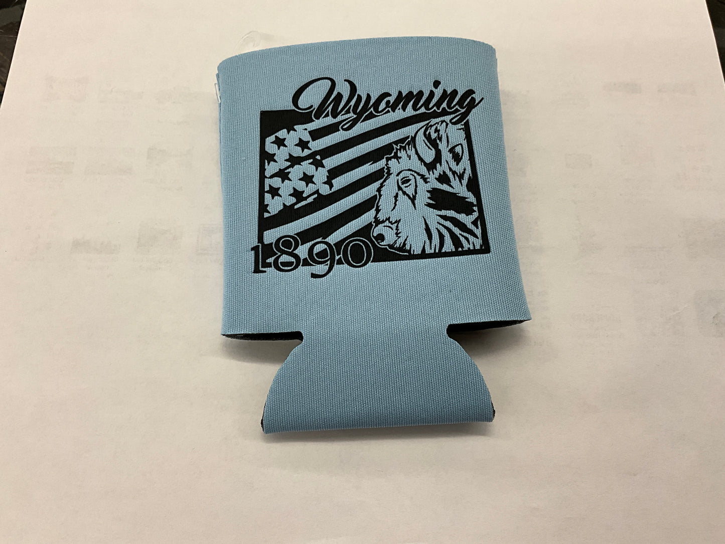 SWIFTWEAR Coozie Cold Drink Cooler. COO-WY-Bisonflag