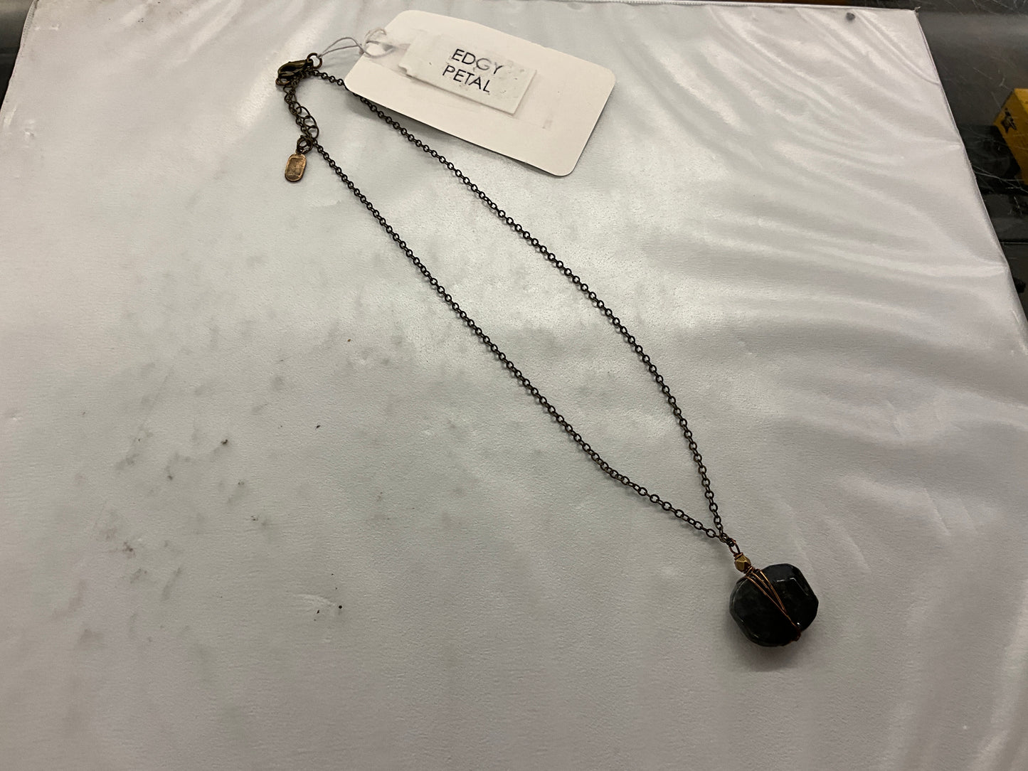EDGY PETAL-NECKLACE -2022