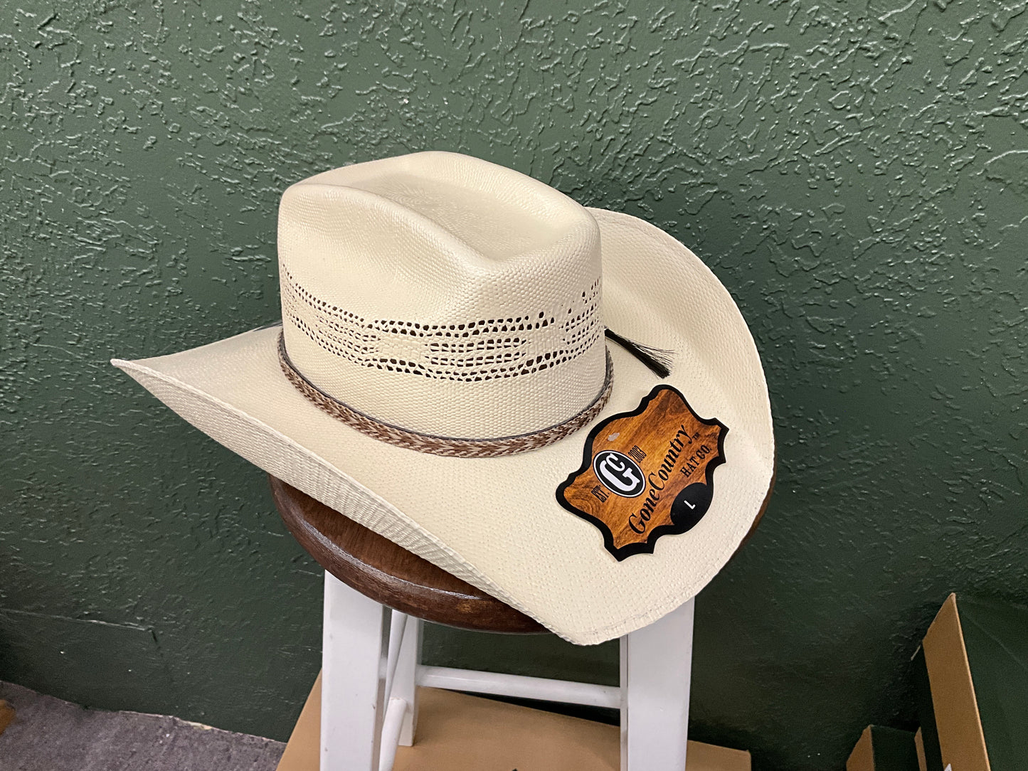 GONE COUNTRY-CODY- STRAW BANGORA (BRONCO SERIES)