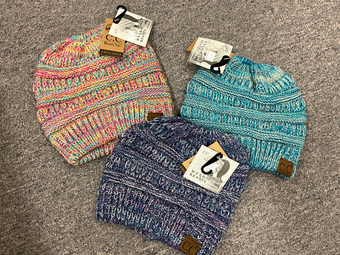 CC BEANIE-MESSY BUN BEANIE-MB-816A