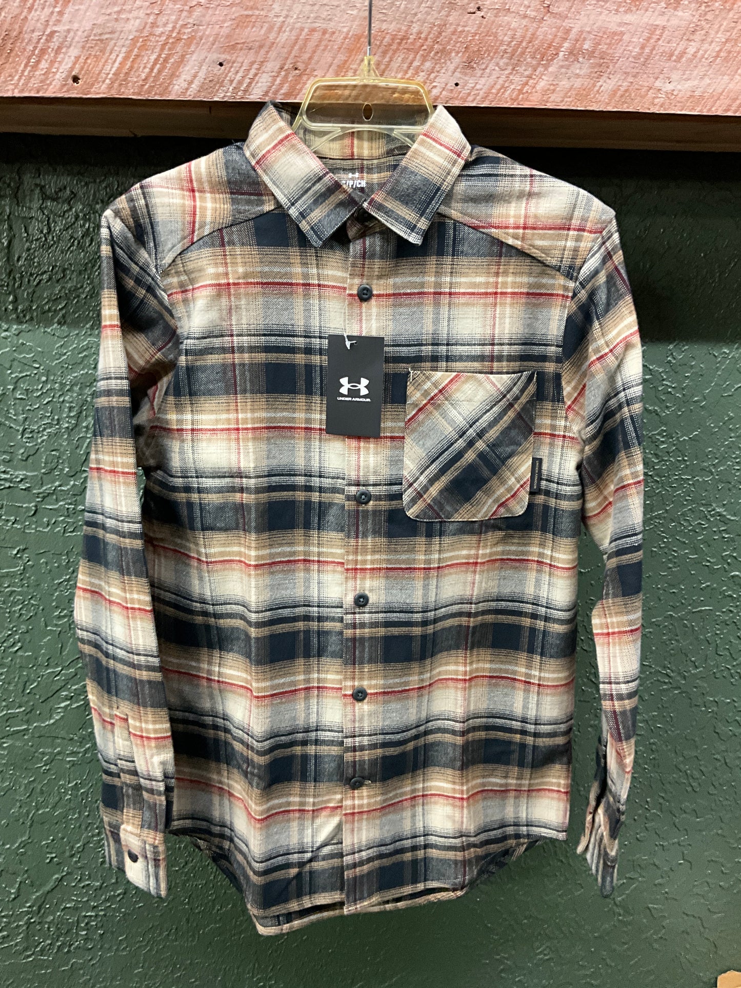 1386999 UNDER ARMOUR MENS FLANNEL PLAID BUTTON UP - 1396999