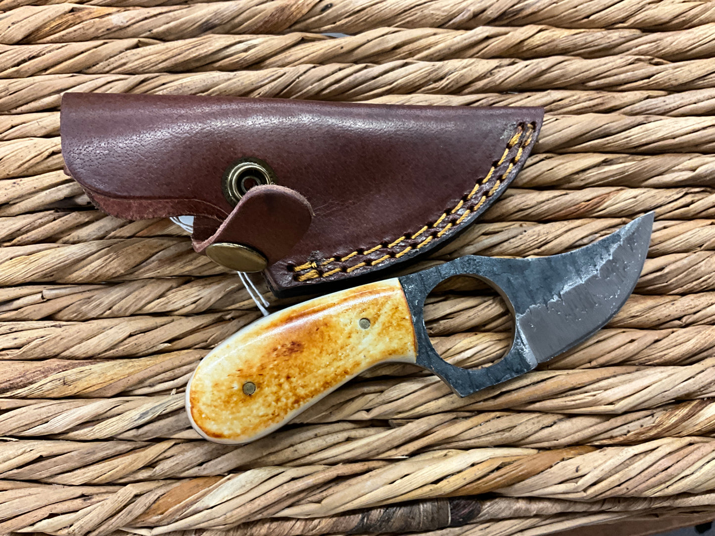 TITAN CARBON STEEL SKINNING KNIFE - TC-071