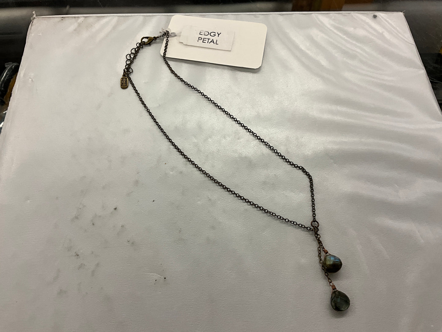 EDGY PETAL NECKLACE-TC545
