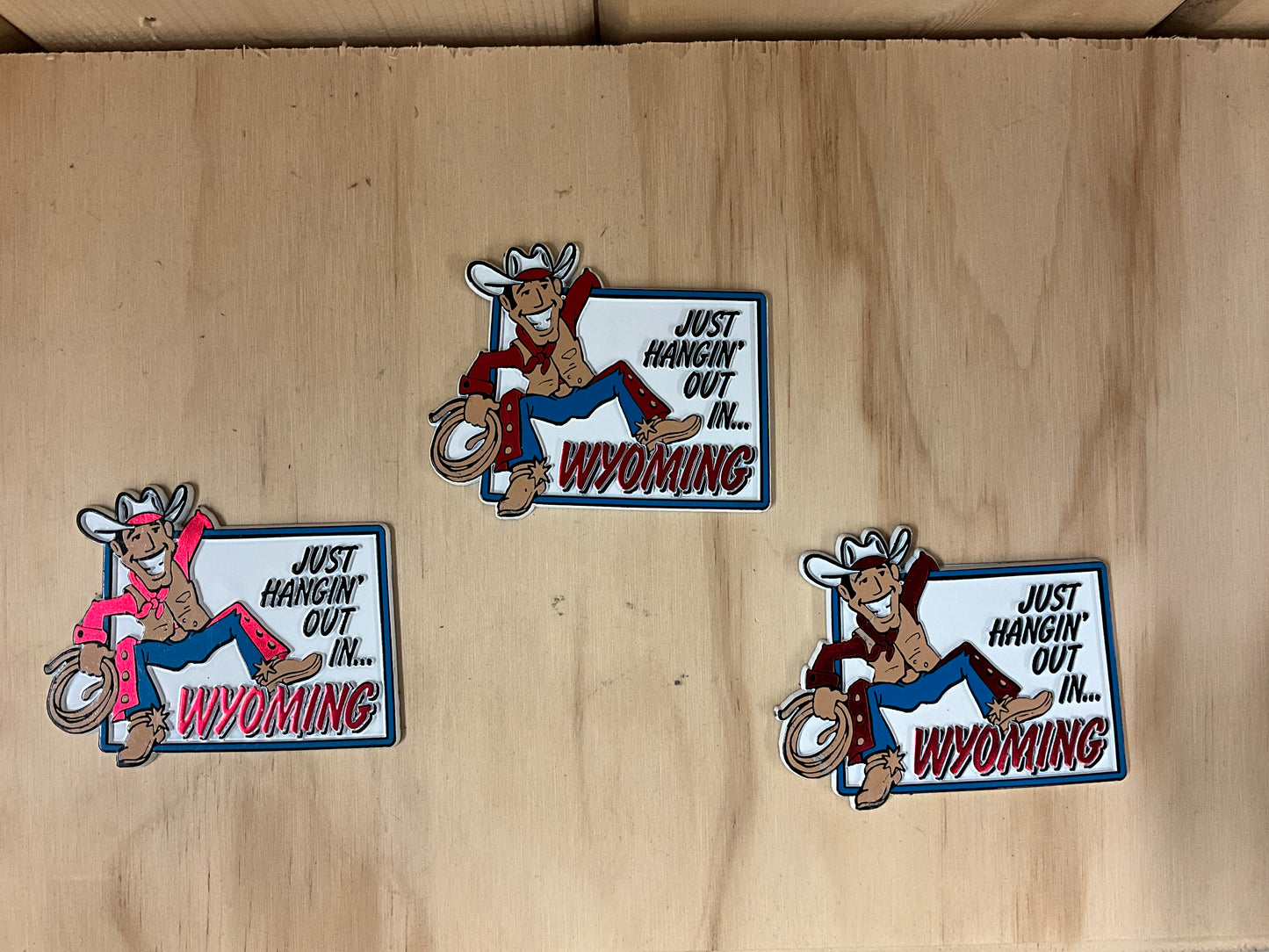 7-STAR-“ JUST HANGIN’ OUT-WYOMING” STATE MAGNET-JHO-WY