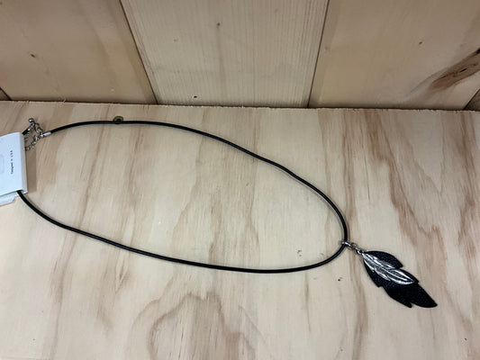 CINDY-LEATHER NECKLACE W/FEATHER-9380