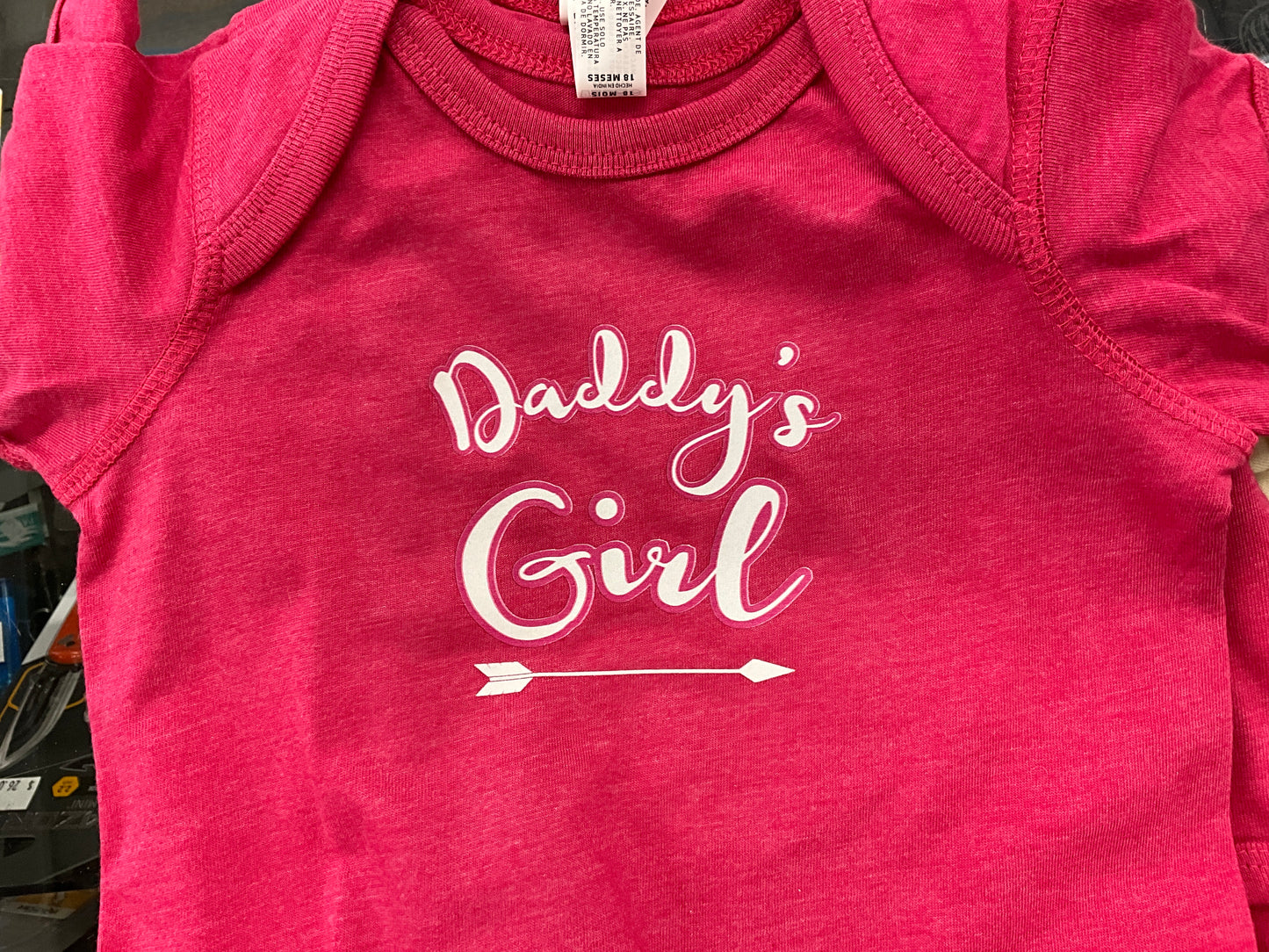 SWIFTWEAR- BABY SS ONESIE- “DADDY’S GIRL”- 32339