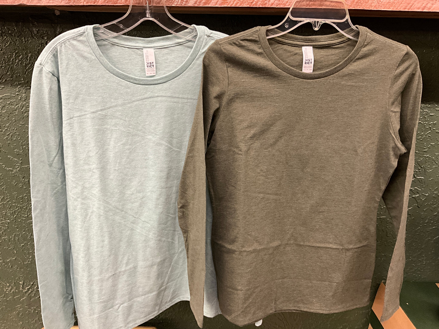 DISTRICT-WOMENS PERFECT BLEND CVC LS TEE-DT110