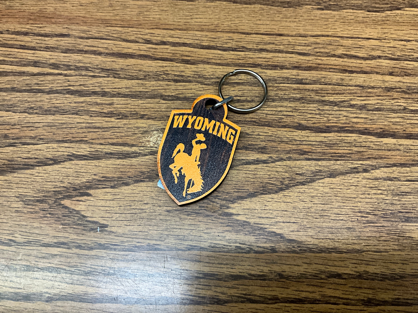 GMW- KEY CHAIN- “WY” WOOD/BRONC-08250
