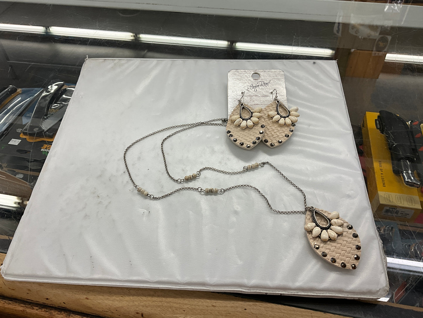 M&F WHITE STONE LEATHER JEWLERY SET-30471