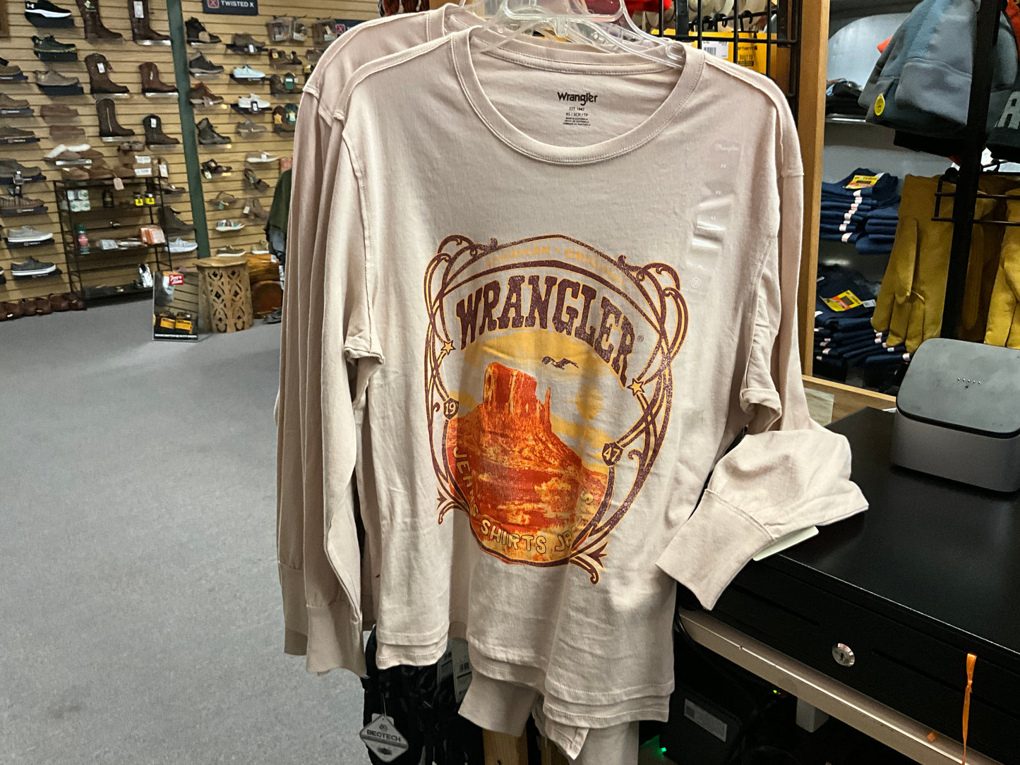 WRANGLER- LADIES LS TEE, W/BUTTES-112350108